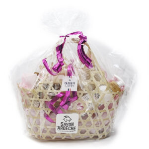 Panier cadeau en bambou avec produits de soin naturels Savon d’Ardèche