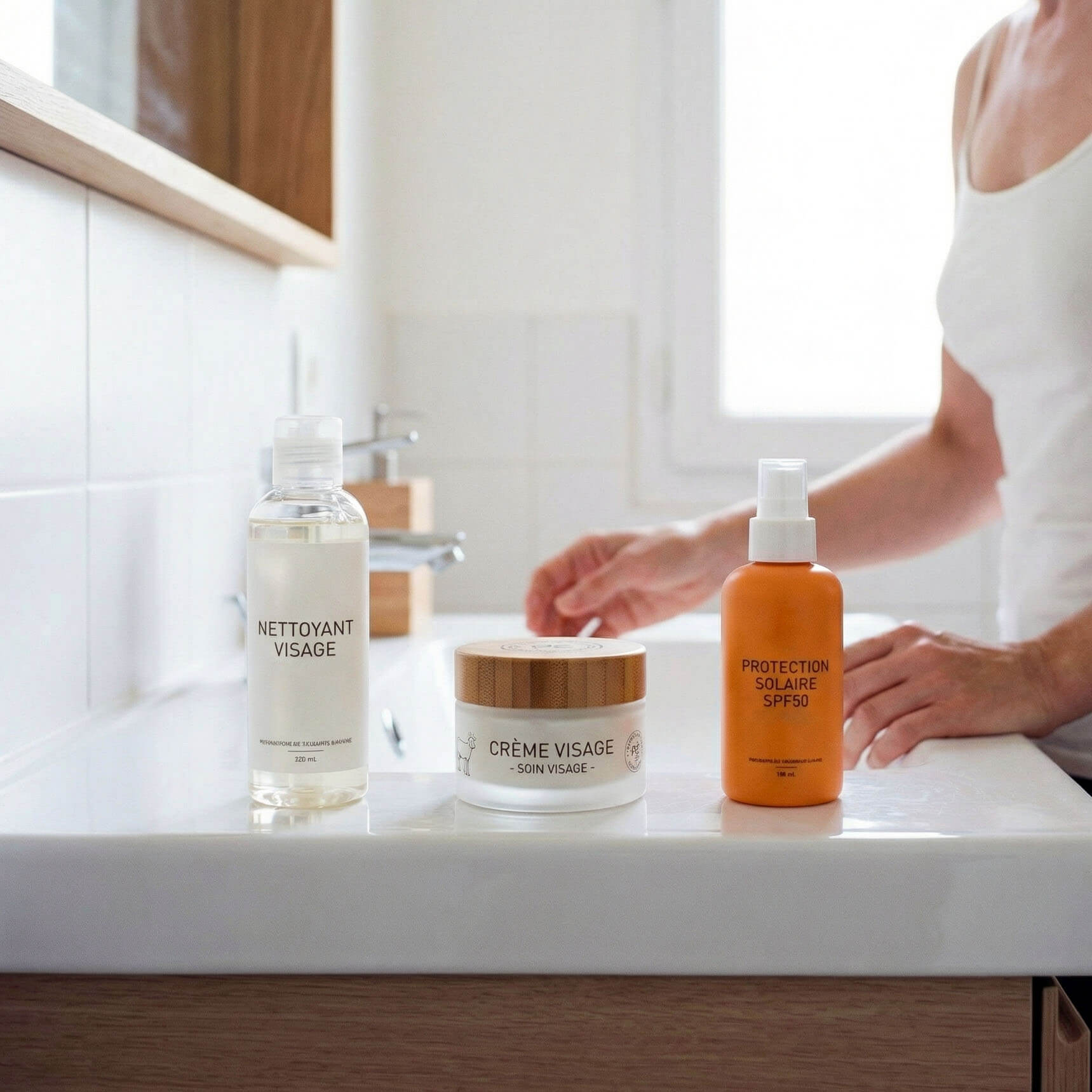 Routine visage composée d’un nettoyant, d’une crème visage au lait de chèvre et d’une protection solaire SPF50